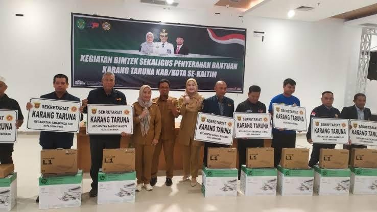 Dispora Kaltim Distribusikan Bantuan Laptop dan Printer ke Karang Taruna di Daerah