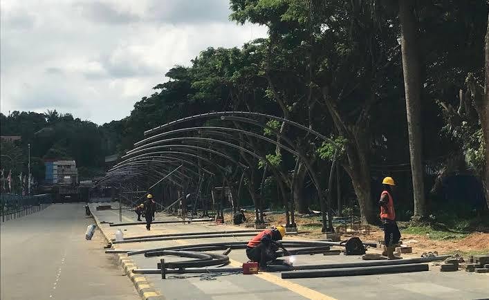 Dispora Bangun Kanopi Multifungsi di Area GOR Kadrie Oening