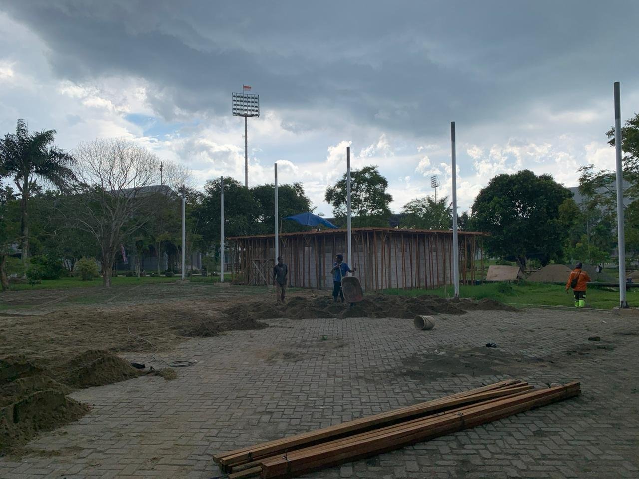 Dispora Tambah Fasilitas WC Umum di Area GOR Kadrie Oening