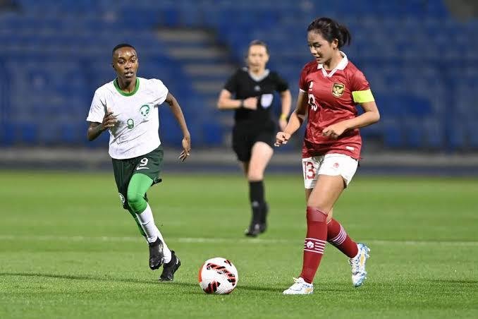 Dispora Kaltim Pertimbangkan Pembinaan Sepak Bola Putri di Daerah