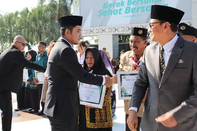 Dokter Adi Hadiri Upacara Peringatan HKN ke-60