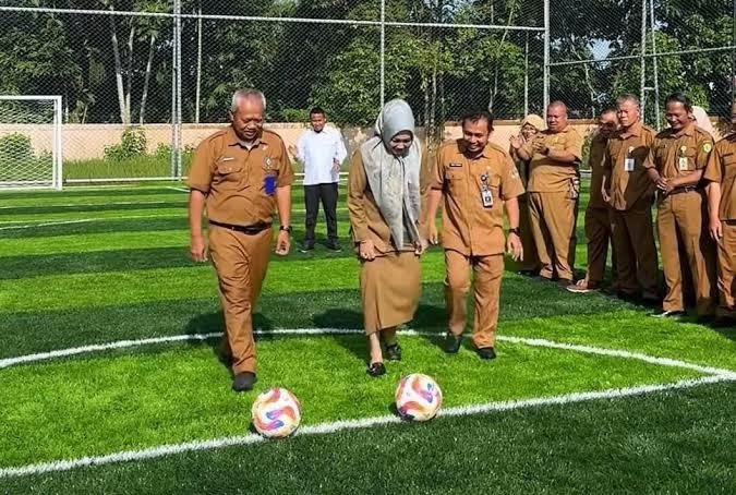 Sekwan Resmikan Lapangan Mini Soccer DPRD Kaltim
