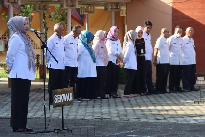 Sekwan Pimpin Apel Senin Ingatkan Jaga Kekompakan