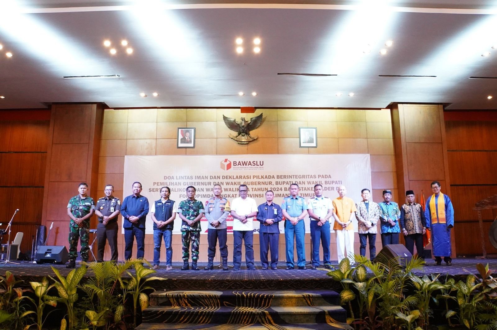 Ekti Imanuel Hadiri Doa Lintas Iman dan Deklarasi Pilkada Berintegritas di Samarinda